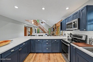 Turnkey and fully furnished, this beautifully updated 4-bedroom - photo 13