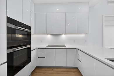 Welcome to Nautilus 220, where brand-new waterfront luxury meets - photo 15