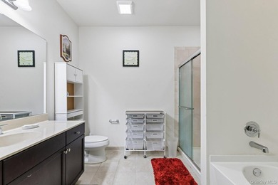 Welcome to 33 Greentree Court, a beautifully appointed - photo 18