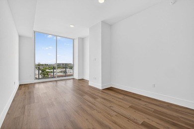 Welcome to Nautilus 220, where brand-new waterfront luxury meets - photo 18
