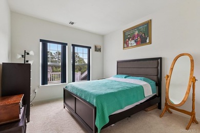 Welcome to 33 Greentree Court, a beautifully appointed - photo 21
