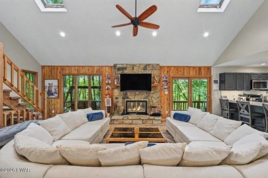 Turnkey and fully furnished, this beautifully updated 4-bedroom - photo 21