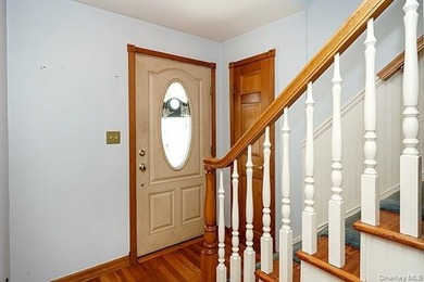 Welcome Home! This beautifully maintained Cape is truly move-in - photo 2