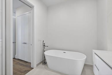 Welcome to Nautilus 220, where brand-new waterfront luxury meets - photo 23