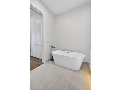 Welcome to Nautilus 220, where brand-new waterfront luxury meets - photo 24