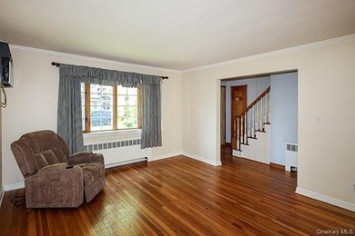 Welcome Home! This beautifully maintained Cape is truly move-in - photo 6