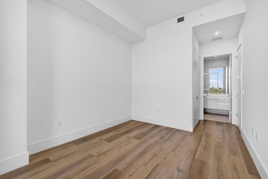 Welcome to Nautilus 220, where brand-new waterfront luxury meets - photo 28