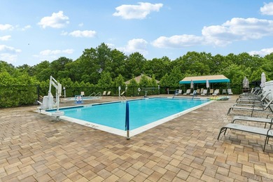 Welcome to 33 Greentree Court, a beautifully appointed - photo 29