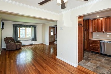 Welcome Home! This beautifully maintained Cape is truly move-in - photo 9