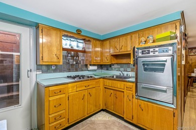 Welcome to 276 Parkway Drive in the Peconic River Park community - photo 30