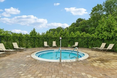 Welcome to 33 Greentree Court, a beautifully appointed - photo 30