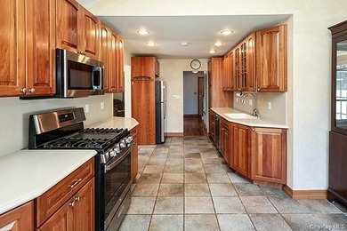 Welcome Home! This beautifully maintained Cape is truly move-in - photo 10