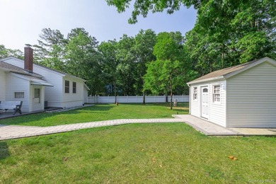 Welcome to 276 Parkway Drive in the Peconic River Park community - photo 36