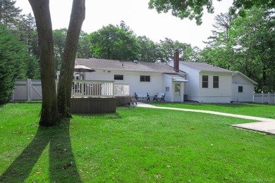 Welcome to 276 Parkway Drive in the Peconic River Park community - photo 37