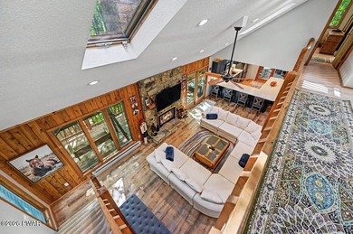Turnkey and fully furnished, this beautifully updated 4-bedroom - photo 40