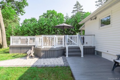 Welcome to 276 Parkway Drive in the Peconic River Park community - photo 41
