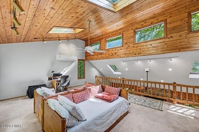 Turnkey and fully furnished, this beautifully updated 4-bedroom - photo 45