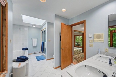 Turnkey and fully furnished, this beautifully updated 4-bedroom - photo 51