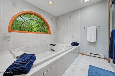 Turnkey and fully furnished, this beautifully updated 4-bedroom - photo 54