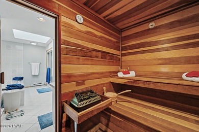 Turnkey and fully furnished, this beautifully updated 4-bedroom - photo 58