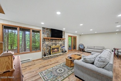 Turnkey and fully furnished, this beautifully updated 4-bedroom - photo 60