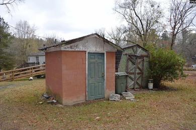 On lake Wateree, 3 bed 2 bath manufactured home on a .85-acre SOL - photo 3