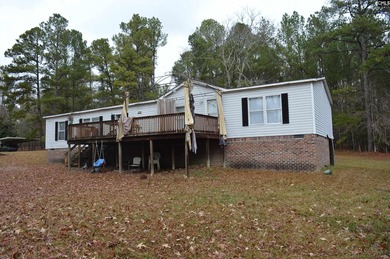 On lake Wateree, 3 bed 2 bath manufactured home on a .85-acre SOL - photo 5