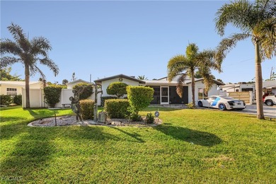 Caloosahatchee River Home For Sale in North Fort Myers Florida