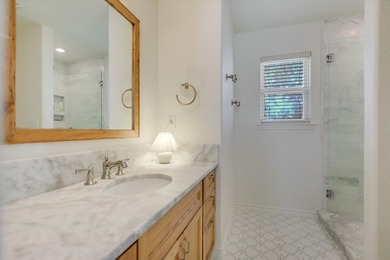 BERMUDA BUNGALOW IN SUNRISE BEACH! Tucked beneath a beautiful - photo 13