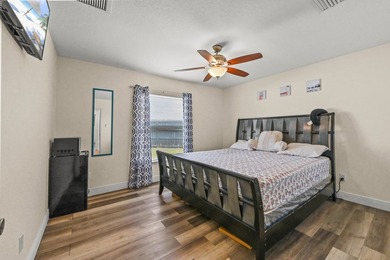 Welcome to this beautiful Port St. Lucie 4 bedrooms and 2 - photo 18