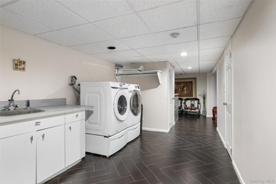 Welcome Home to your Move In Ready Expanded Cape in Massapequa - photo 26