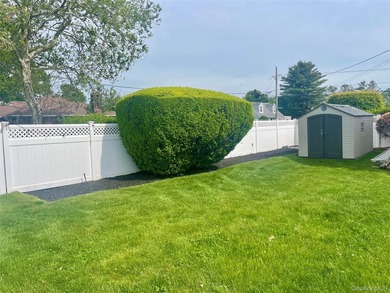 Welcome Home to your Move In Ready Expanded Cape in Massapequa - photo 33