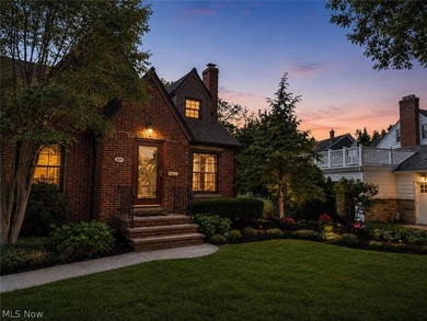 Located in the heart of Beachcliff I, this charming brick - photo 1