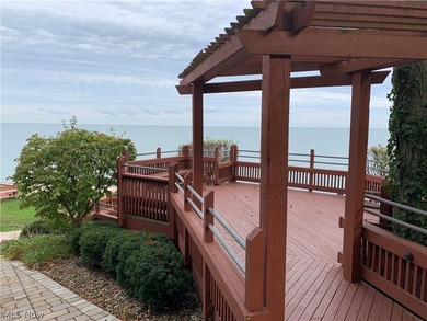 Located in the heart of Beachcliff I, this charming brick - photo 2