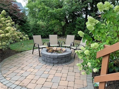 Located in the heart of Beachcliff I, this charming brick - photo 4