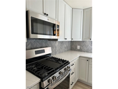 Located in the heart of Beachcliff I, this charming brick - photo 9