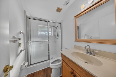 A fantastic location in a well-manicured community. This large 2 - photo 7