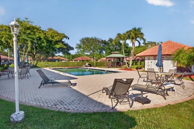 A fantastic location in a well-manicured community. This large 2 - photo 8