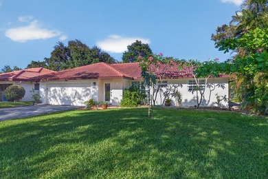 A fantastic location in a well-manicured community. This large 2 - photo 10