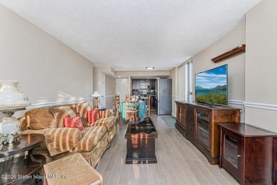 One of the only units in Sunrise Towers with a private terrace - photo 11