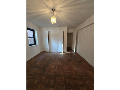 Spacious One Bedroom. Needs make over with great opportunity to - photo 2