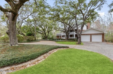 Beautiful Amazing home in Gautier. It has a NEW ROOF and New AC - photo 4