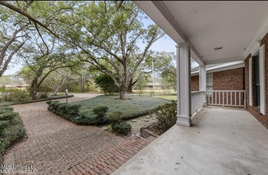 Beautiful Amazing home in Gautier. It has a NEW ROOF and New AC - photo 5