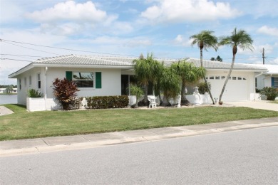 (private lake, pond, creek) Home For Sale in Pinellas Park Florida
