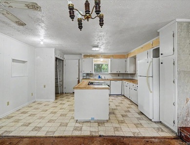 Unlock the potential of this 1,843 sq. ft. home located at 211 - photo 4