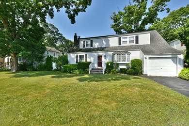 Welcome To 344 New York Ave. In Massapequa Park! This Beautiful - photo 3