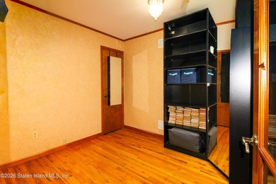 Commuters' delight, gorgeous renovated 3 bedrooms, 2-bathroom - photo 12
