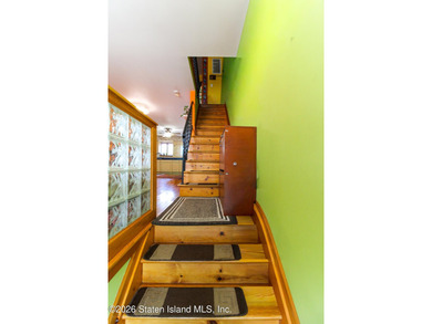 Commuters' delight, gorgeous renovated 3 bedrooms, 2-bathroom - photo 15