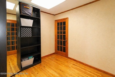 Commuters' delight, gorgeous renovated 3 bedrooms, 2-bathroom - photo 17