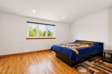 Commuters' delight, gorgeous renovated 3 bedrooms, 2-bathroom - photo 18